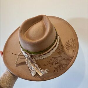 Stylish Beige Wide-Brim Fedora Hat with Decorative Band